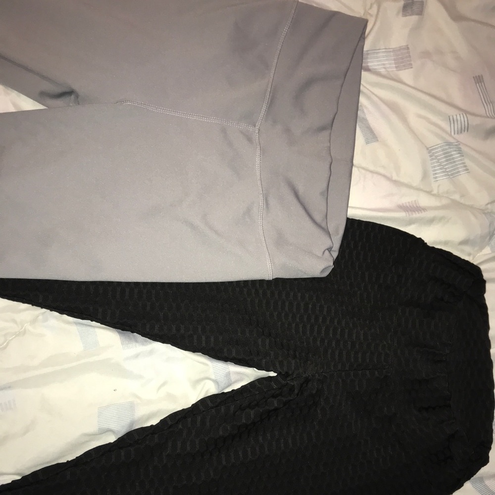 Two pairs of leggings (TIKTOK LEGGINGS)